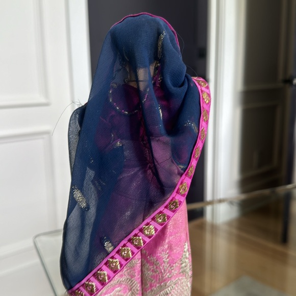 Indian Barbie on Stand - Collectors Item- Excellent Condition - Picture 7 of 9